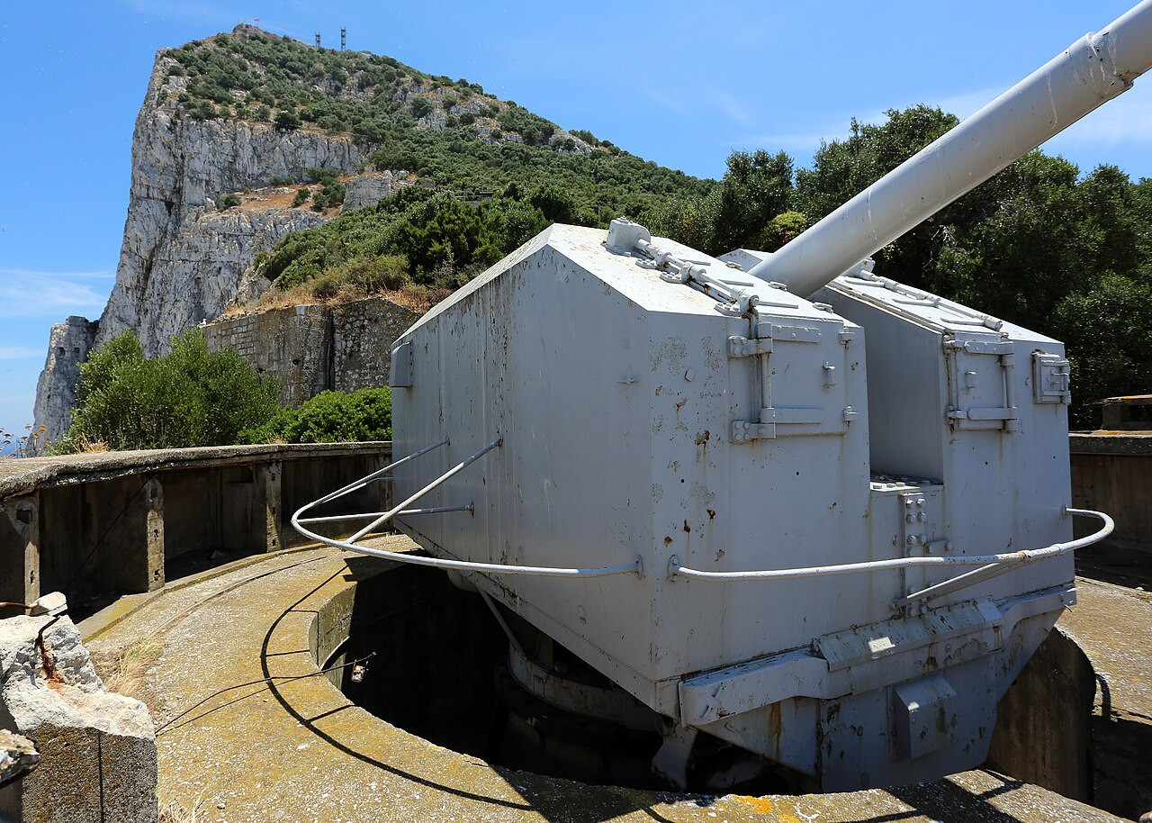 Princess Amelia’s Battery including four 5.25 inchheavy anti-aircraft guns Image